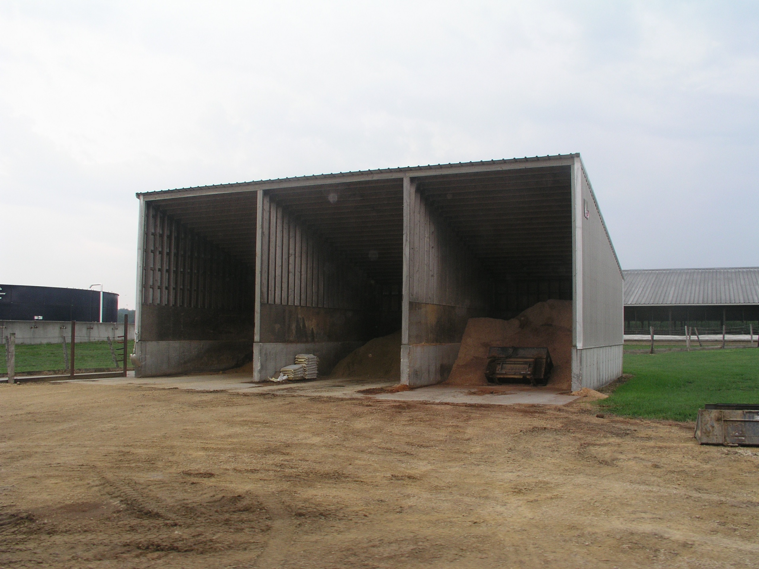 Commodity shed